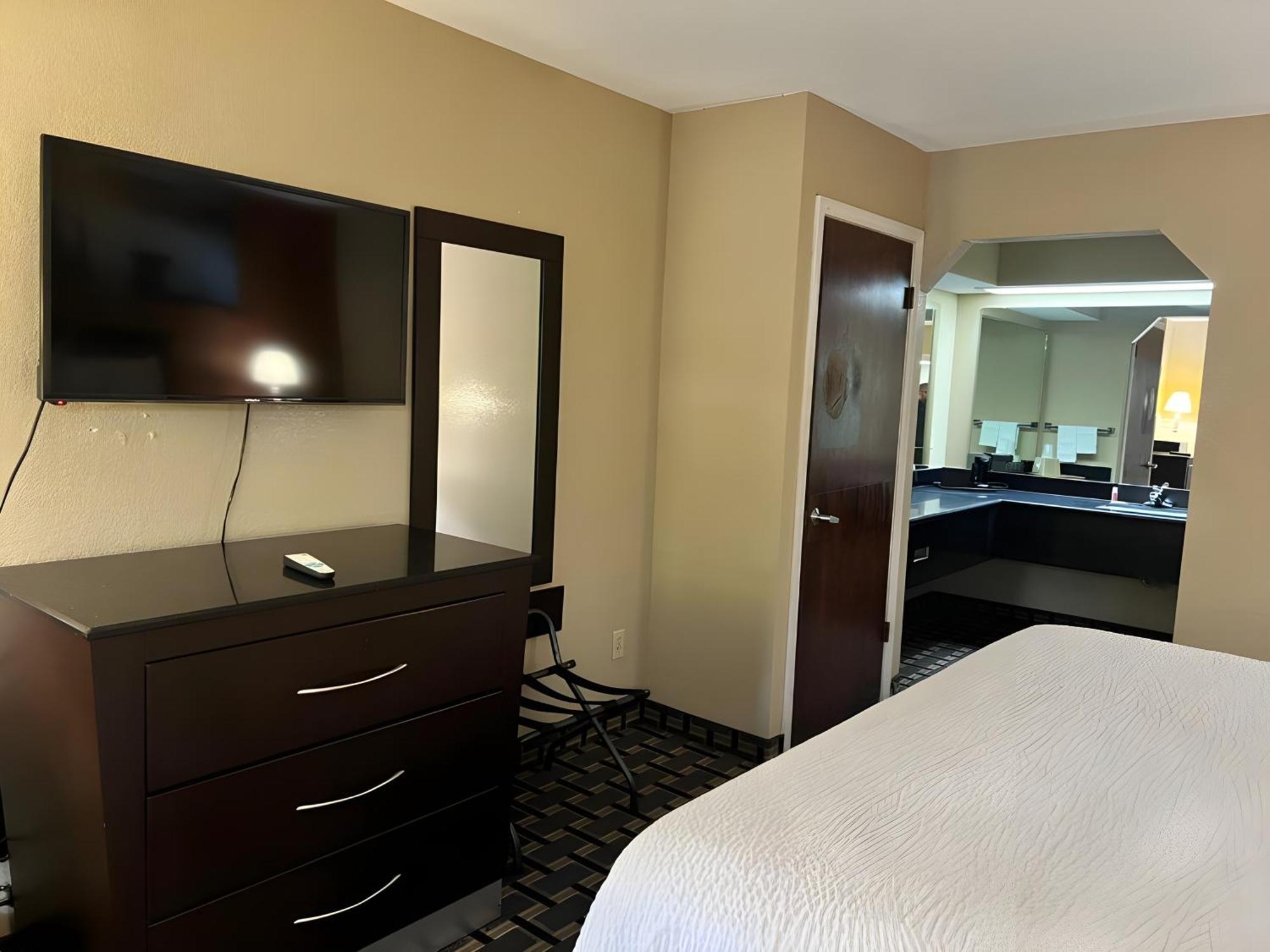 Days Inn & Suites By Wyndham Pine Bluff Eksteriør billede