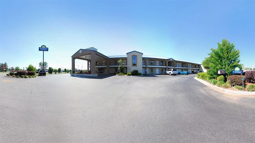 Days Inn & Suites By Wyndham Pine Bluff Eksteriør billede