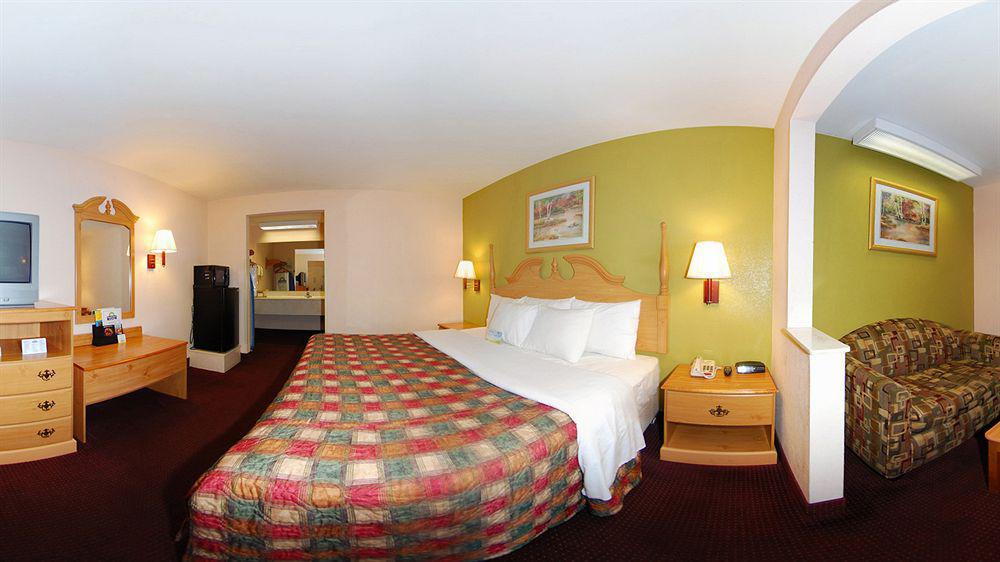 Days Inn & Suites By Wyndham Pine Bluff Eksteriør billede